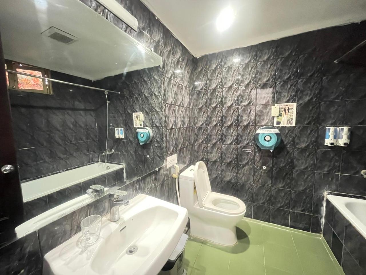 Il Divo Hostel & Spa Hanoi Exterior photo