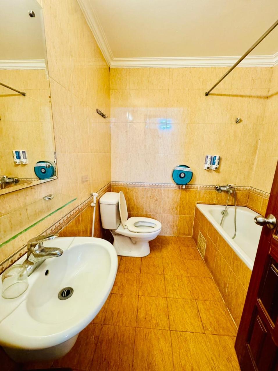 Il Divo Hostel & Spa Hanoi Exterior photo